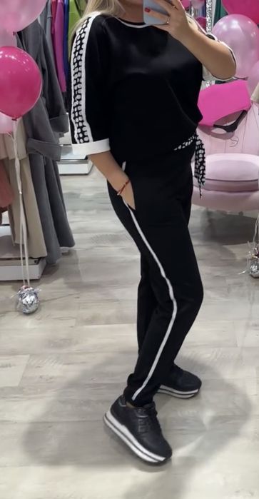 Трикотажний костюм чорного кольору