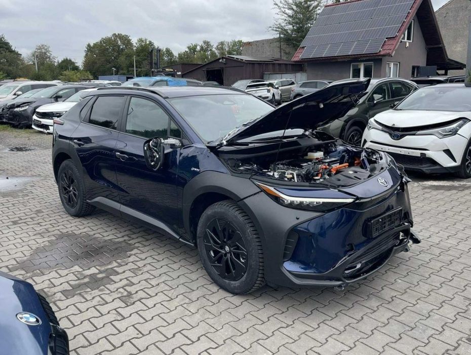Toyota BZ4X Бампер передній Задні Розборка