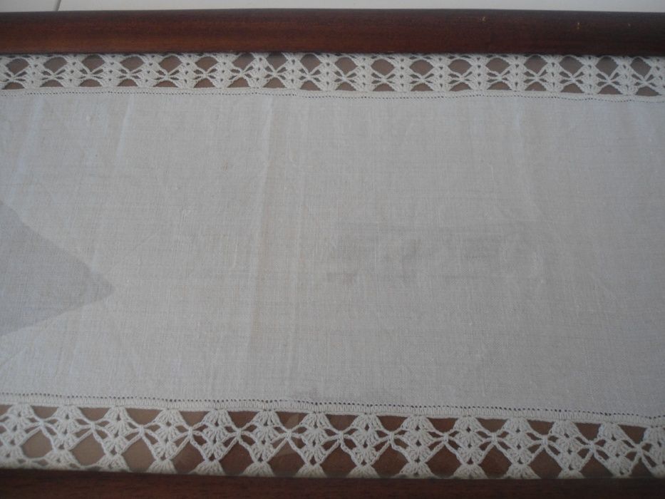 Tabuleiro em madeira e vidro com 67x35