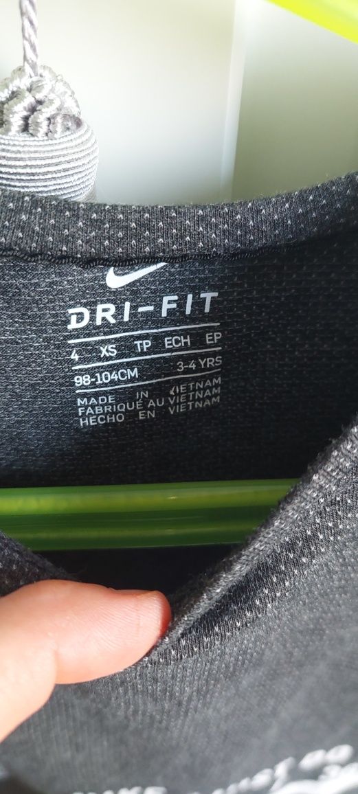 Nike dri fit podkoszulka 98/104 super przewiewna