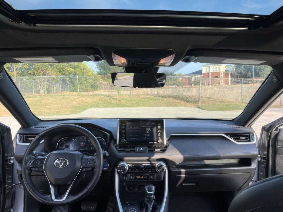 Toyota RAV4      2021