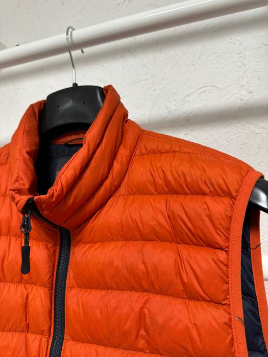 Жилетка М размер Uniqlo