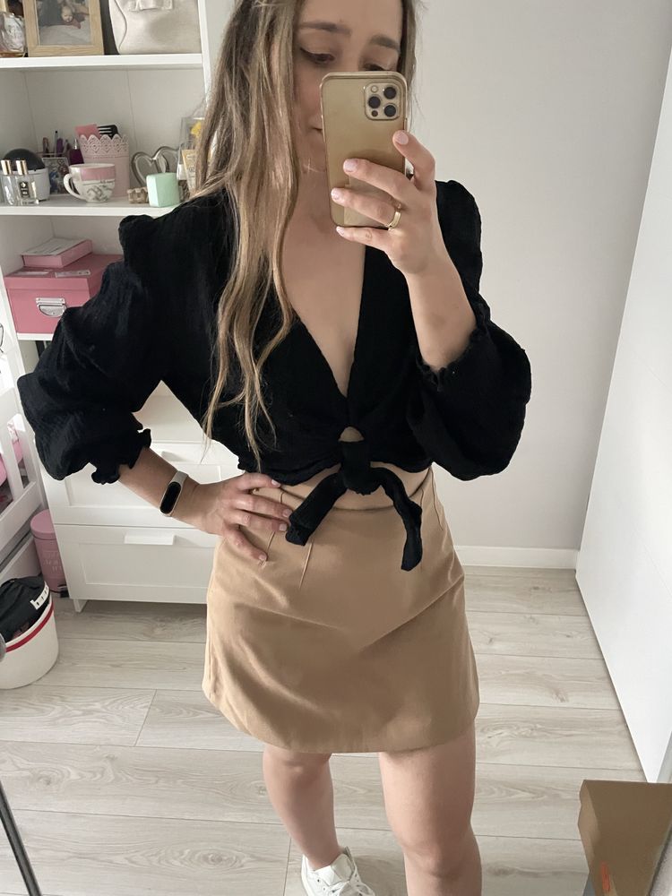 Czarna elegancka bluzka z długim rękawem