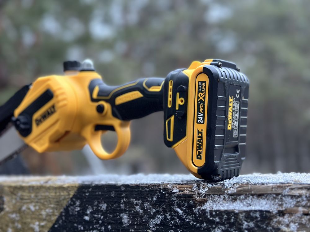 Аккумуляторная мини пила Dewalt DCM 160 N