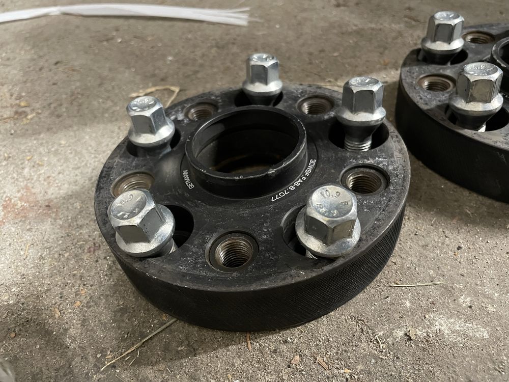 Dystanse przykręcane 5x112 57,1 30mm Getman