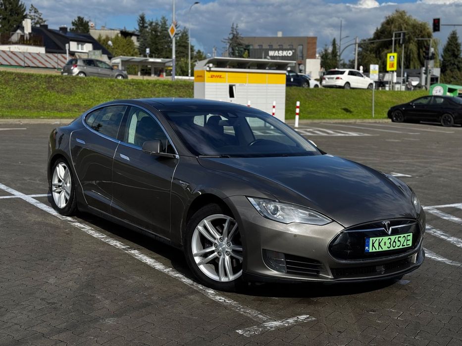 Tesla Model S Darmowe ładowanie Autopilot Long Range
