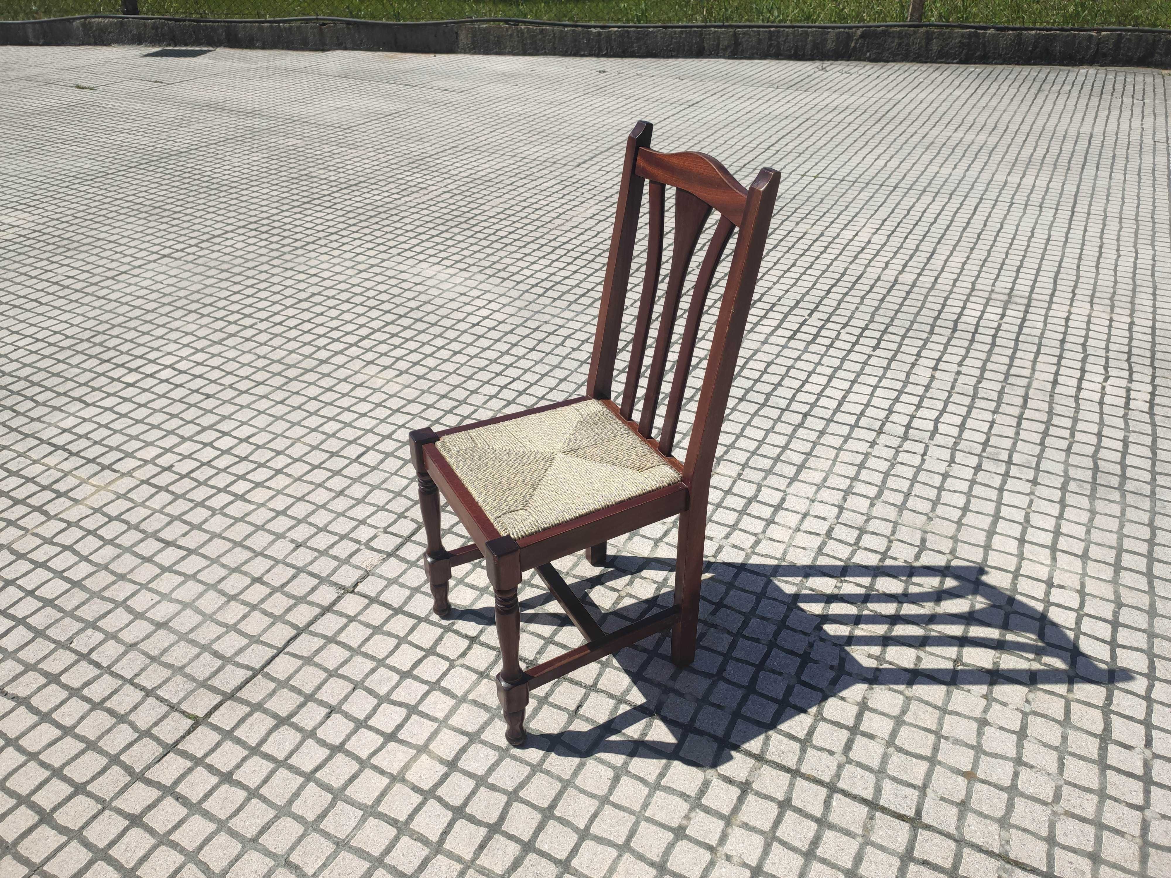 Mesa e 4 cadeiras