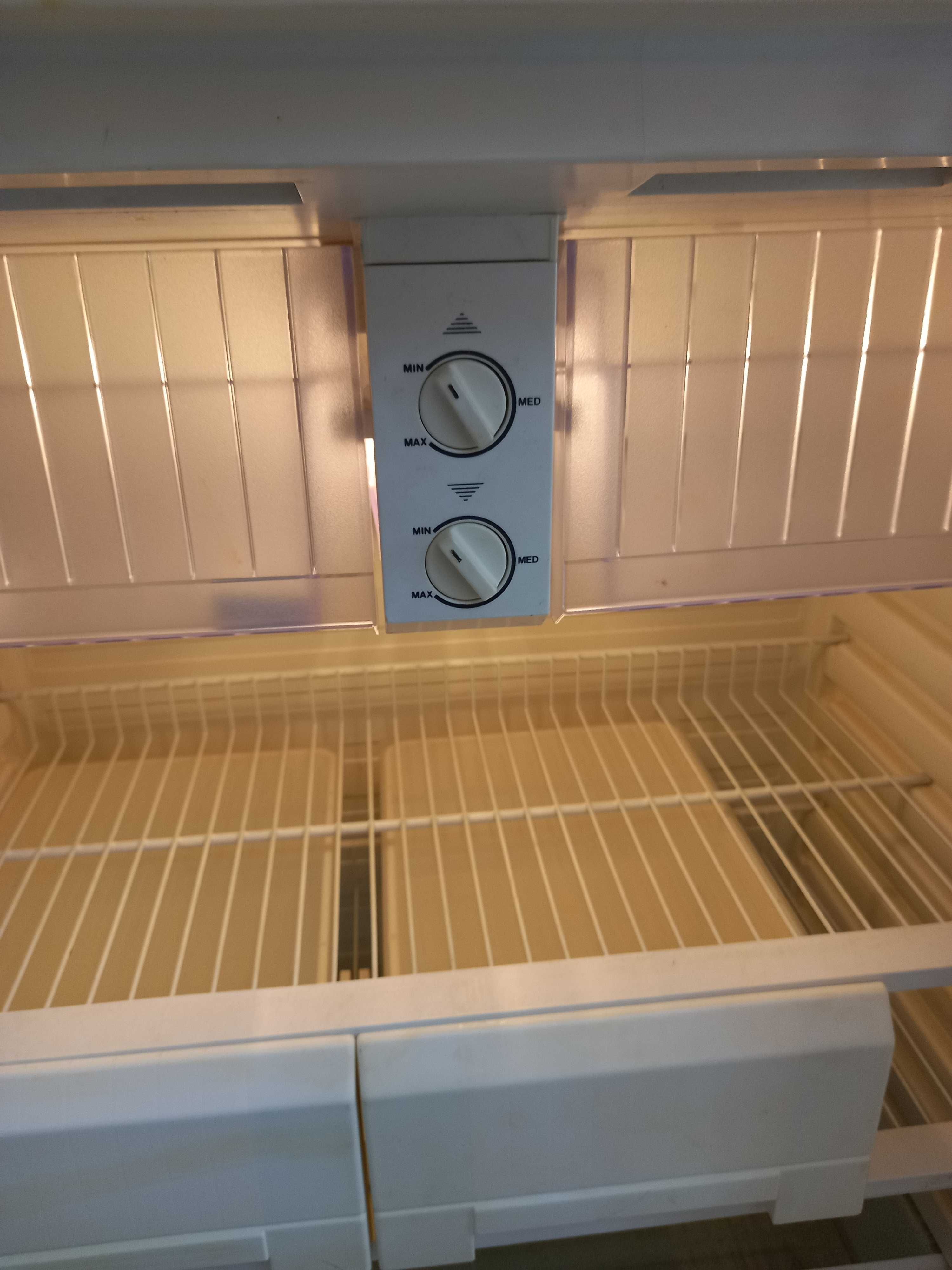 Frigorífico com Congelador WHIRLPOOL No Frost