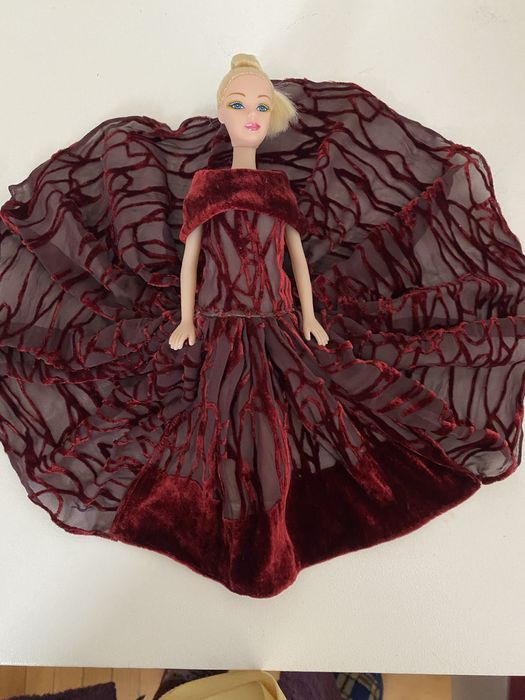 Кукла барби в роскошном платье