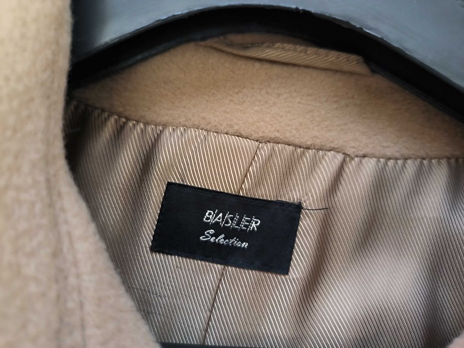 Жіноче пальто в ідеальному стані