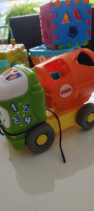 Zestaw zabawek edukacyjnych, ciężarówka sorter Fisher Price 70 zł