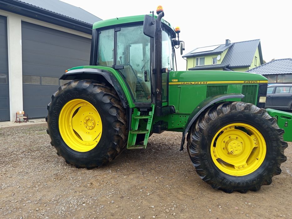 Ciagnik John Deere 6800