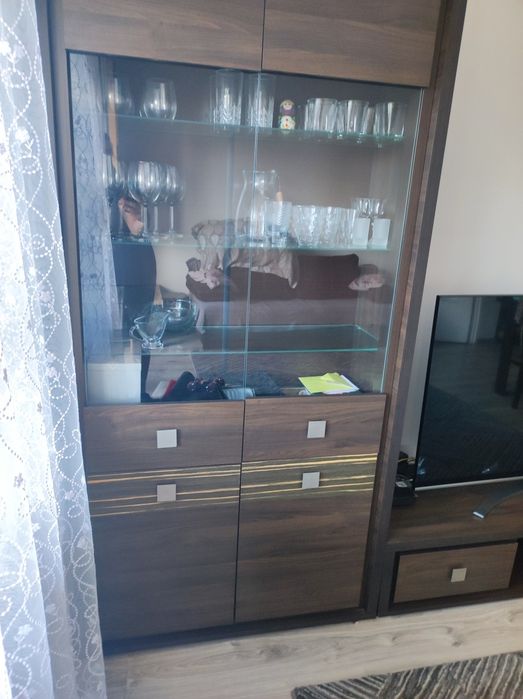 Meble do salonu brązowe komoda, szafka RTV, szafa-witryna