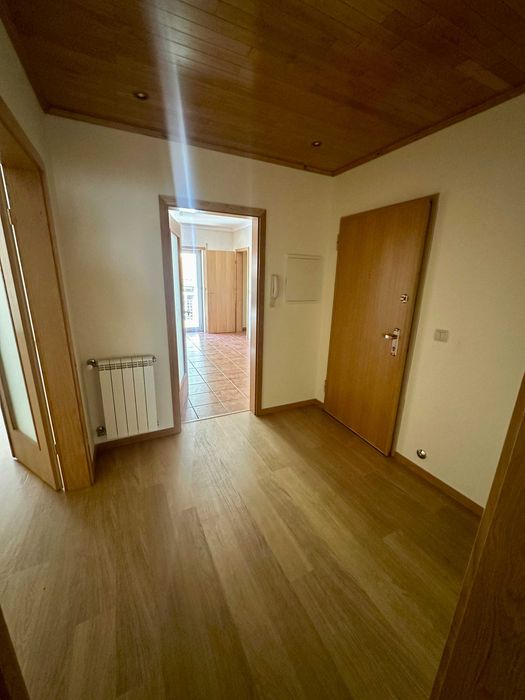 Arrenda-se T3 com garagem em pleno centro de Bragança