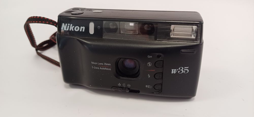 Aparat Nikon W35