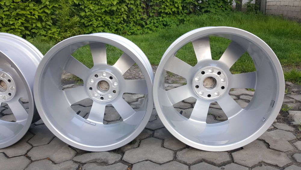 Новий комплект оригінальних дисків R17 Ауді А4,А6С6,С4,С5,VW