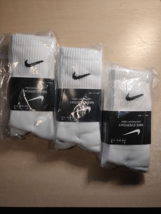 9 Par skarpetek Nike Wysokie Białe