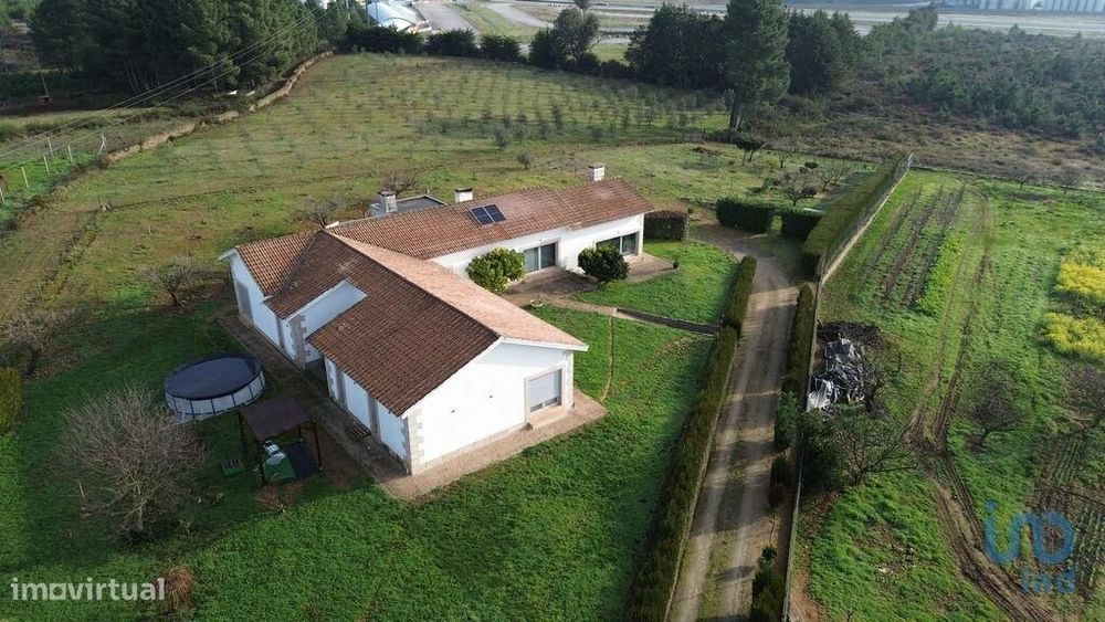 Casa de Campo T4 em Folhadela de 481,00 m2