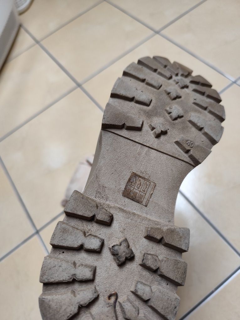 Buty botki DeeZee zamszowe zamsz beżowe wiosna 40 wkl. 26 cm