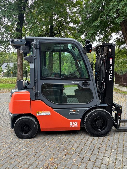 Toyota 8fdf25 8fd25 Tonero Kabina Klimatyzacja 2,5t diesel  58 800 Netto sprowadzony nowy  UDT w cenie Transport
