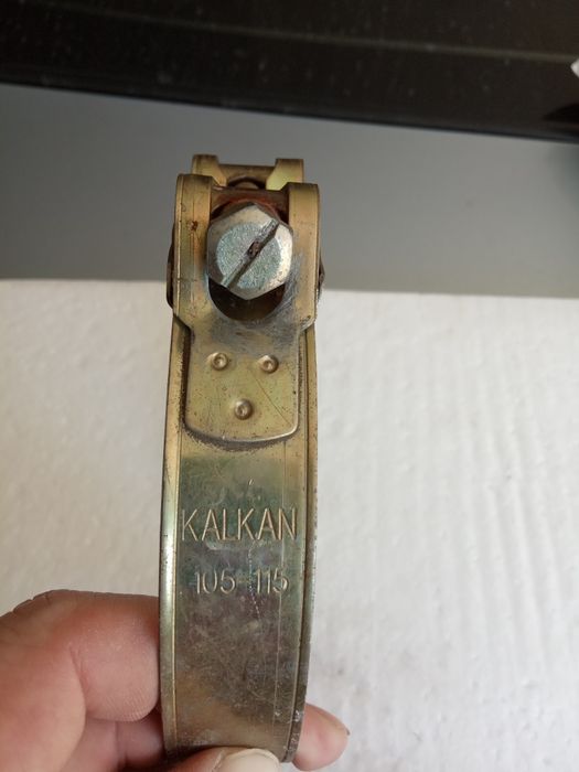 Хомут металлический.