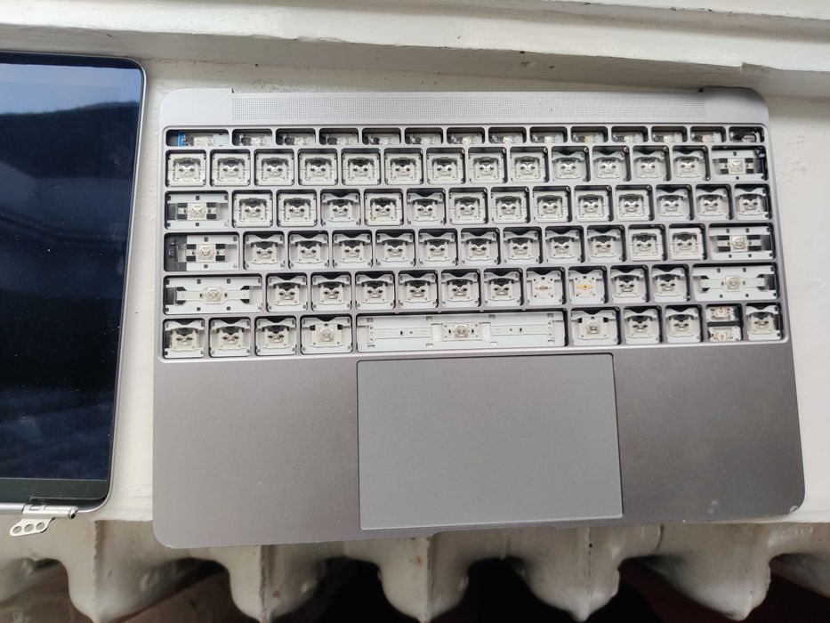 Apple MacBook 12 A1534 на запчастини екран клавіатура тачпад