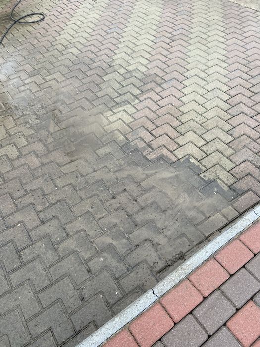 Мийка бруківки