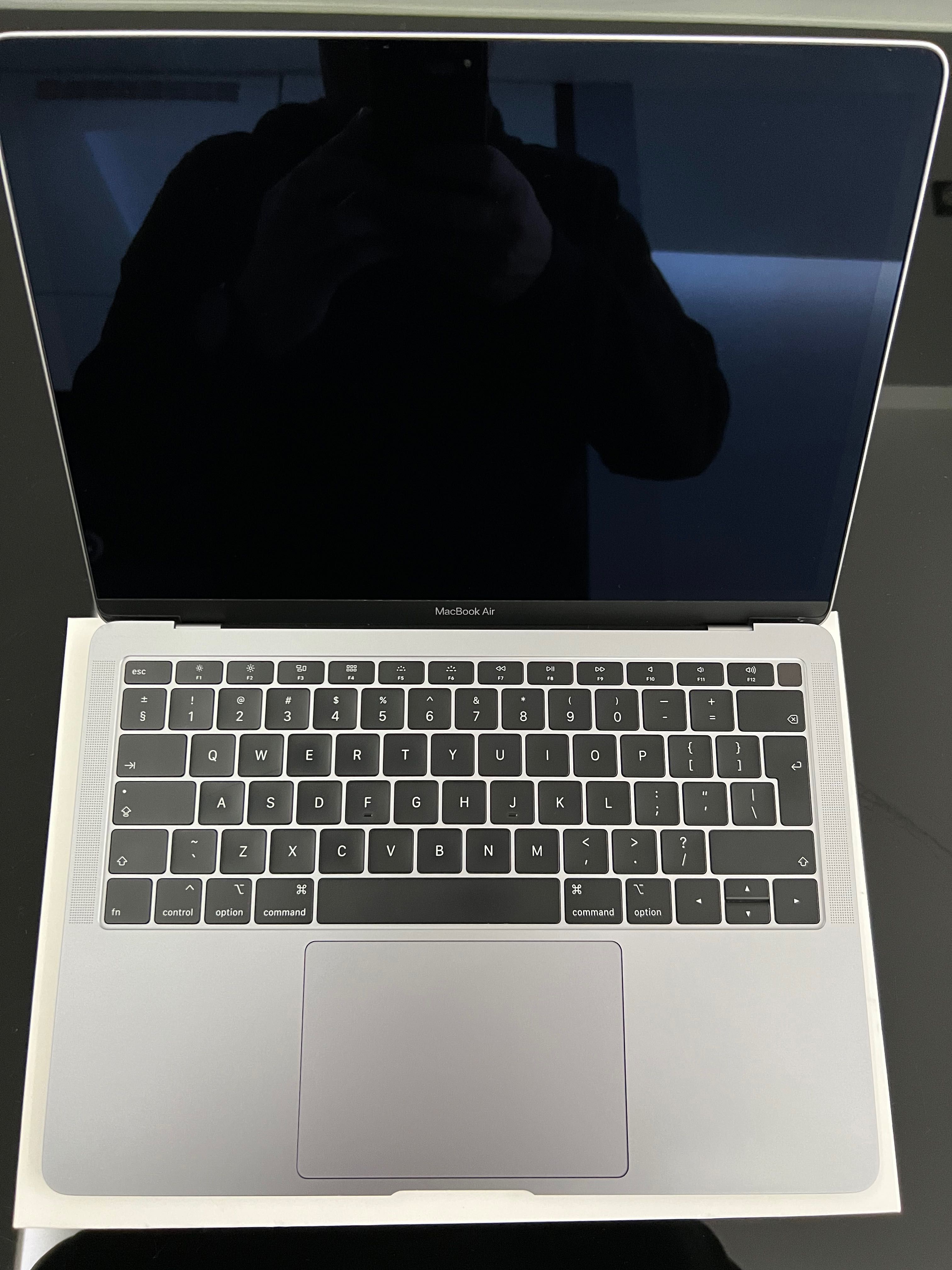 MacBook  Air 2019 ,128GB 8GRAM,Intel i5