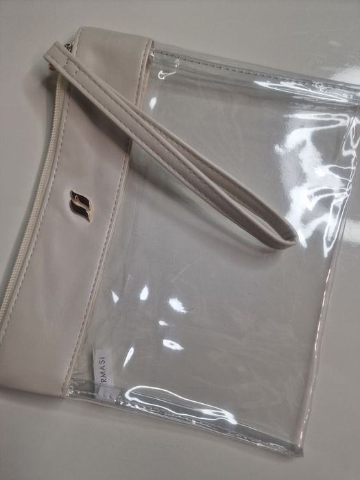 Mała Kosmetyczka Beige Transparentna Farmasi

Logowana

Zamknięcie Na