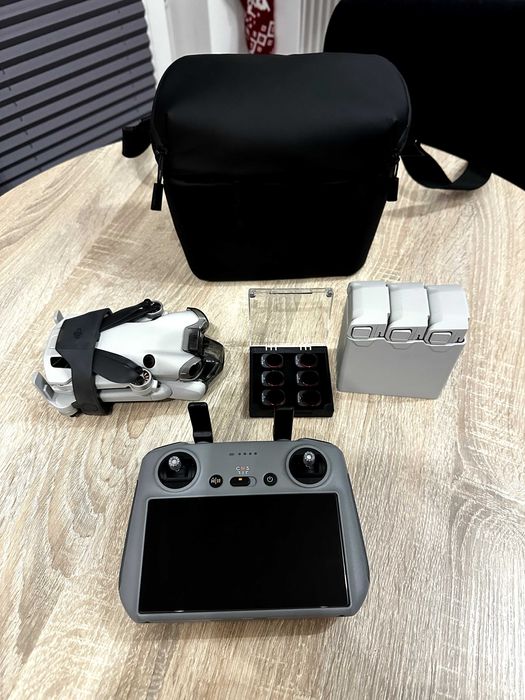 DJI Mini 4 Pro Fly More Combo Drone Set