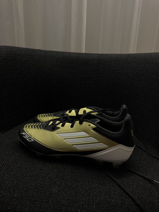 Chuteiras Messi F-50 tamanho 44 2/3