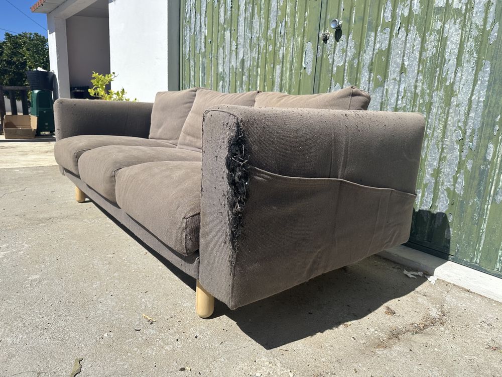 Sofa cinzento usado
