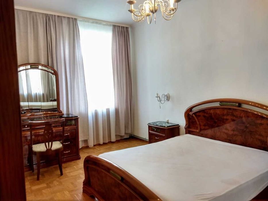 Оренда 3-кімнатної квартири Золоті Ворота Хрещатик Прорізна 10