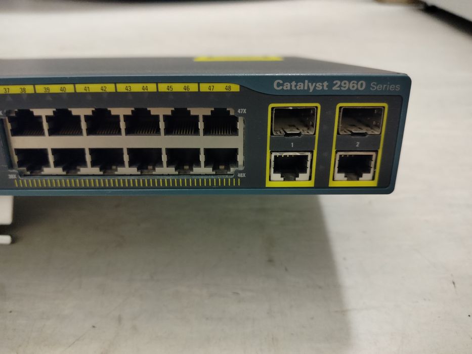 Комутатор WS-C2960-48TT-S