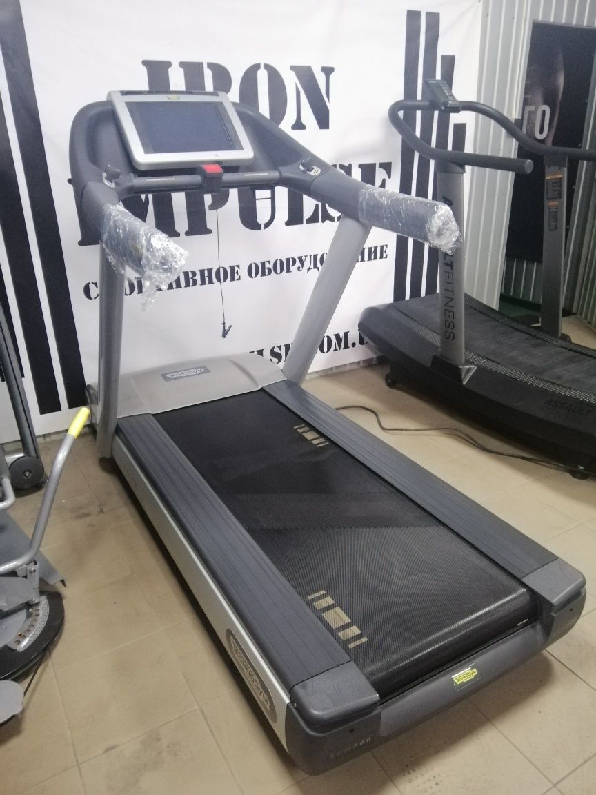 Бігова доріжка Technogym Run 700 TV