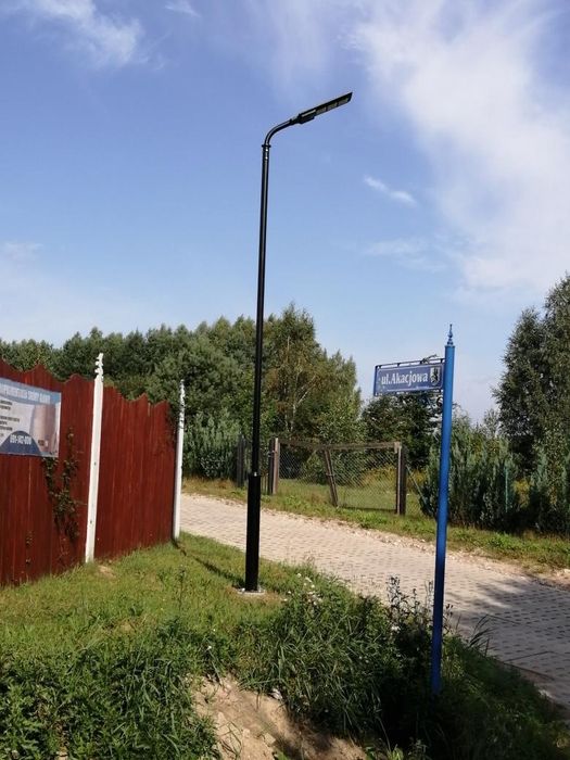 Słupy uliczne oświetleniowe