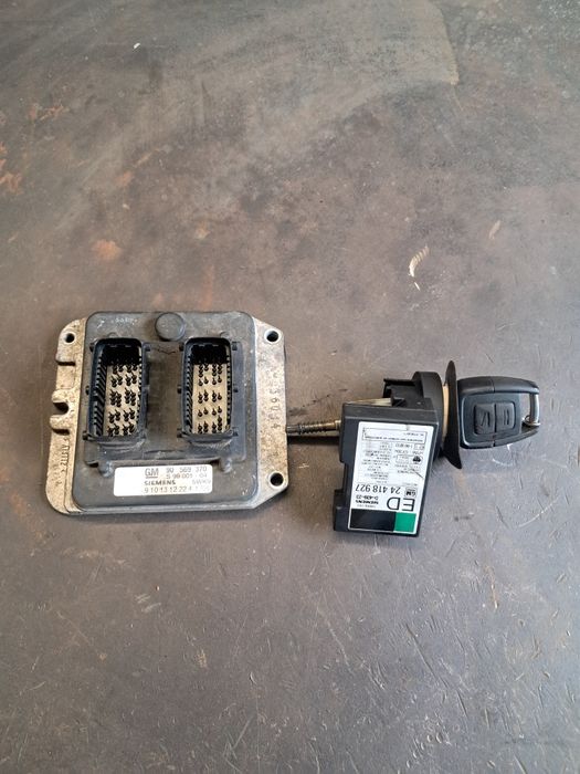 Zestaw startowy sterownik  Opel Vectra B FL rok 2000 benzyna 1.8 16v