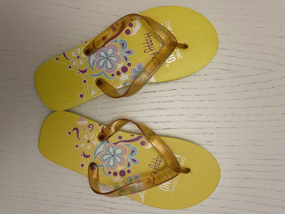 Подарунок Guess шльопанці в‘єтнамки шарф ,хустка ,косметичка ,Moschino