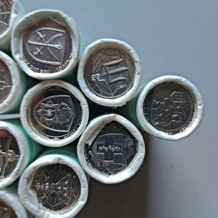 Памятні монети по 10 гривен в ролах і по штучно