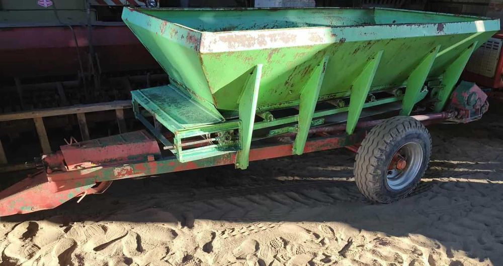 rozsiewacz do wapna RCW 3, rozsiewacz wapna RCW, piaskarka, wapniarka