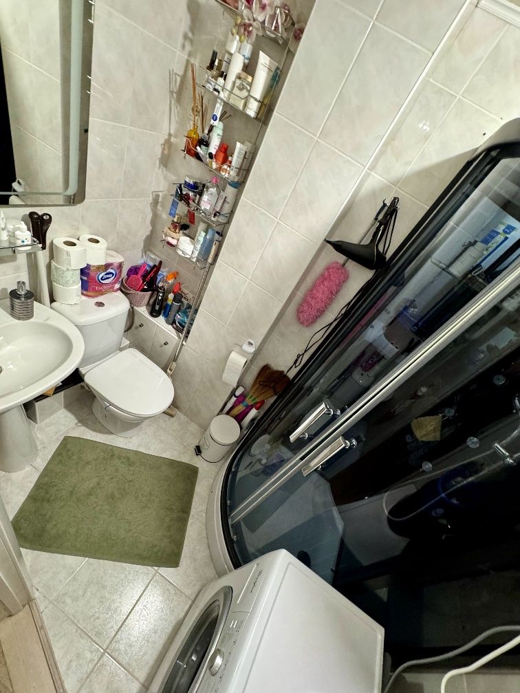 Продам уютный 2 комнатную квартиру в Центре. 8-го Марта.