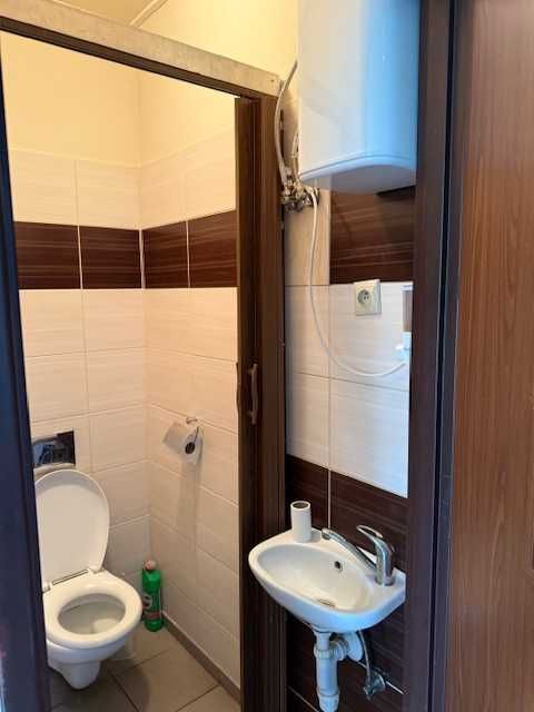 Lokal 60 m2 do wynajęcia w ciągu handlowym na Gołębiowie