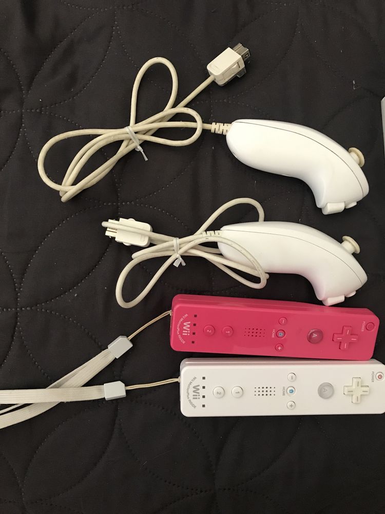 Wii com acessórios e 3 jogos