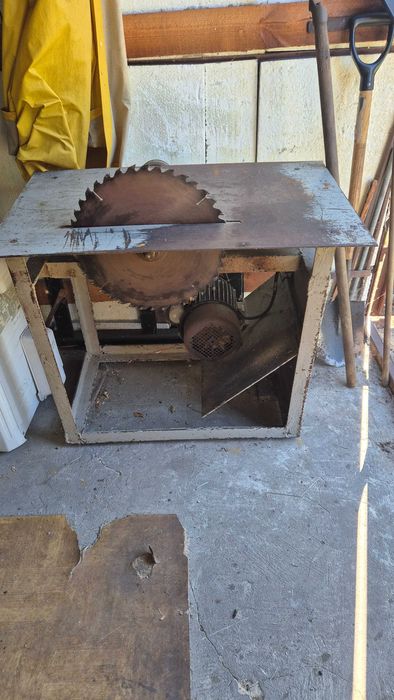 piła tarczowa stół metalowy