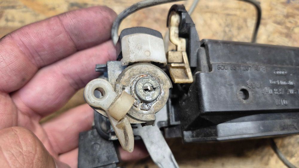 AUDI A4 B5/A3 8L/A6 C4-Puxador+Canhão Porta condutor EXCELENTE