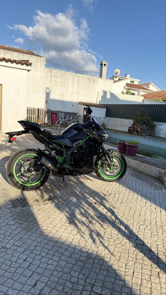 Moto Kawasaki Z900 – 2023 – Como nova | Extras incluídos