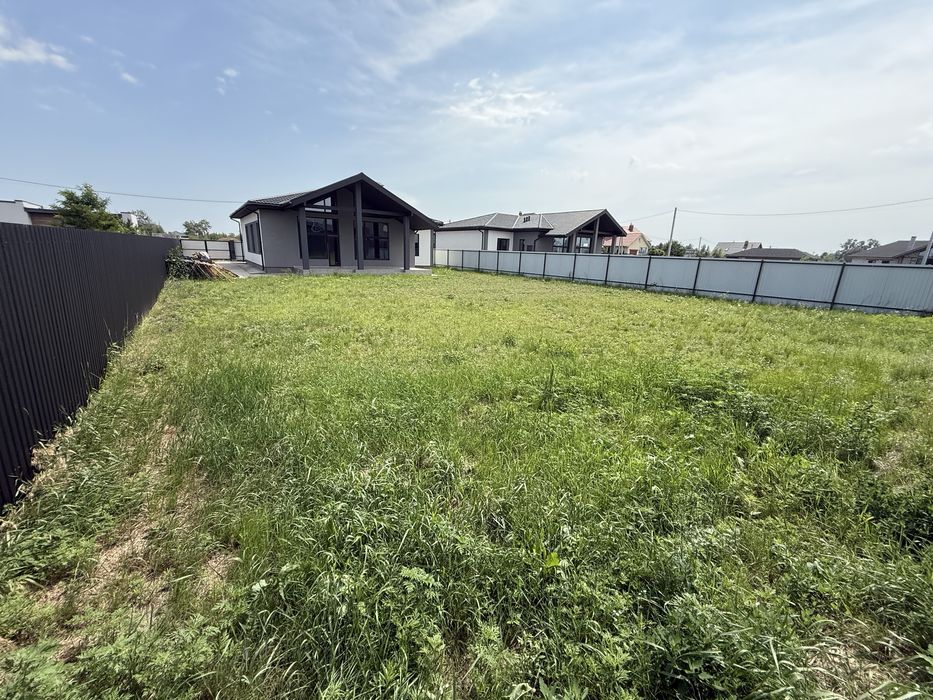 Будинок біля Десни,Зазимʼя,Лівий берег,асфальт,закрита територія