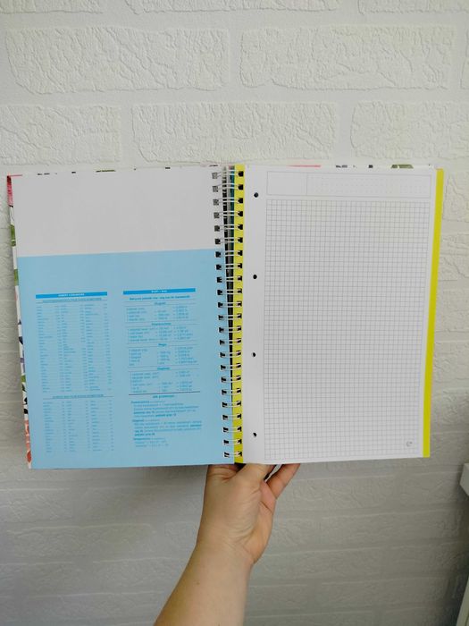 Zeszyt w kratkę A4 Interdruk 100 kartek w twardej oprawie introligator