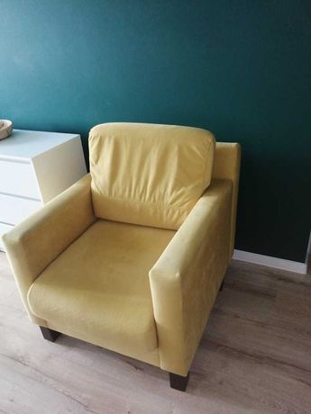 Fotel koloru żółtego z Agata Meble.