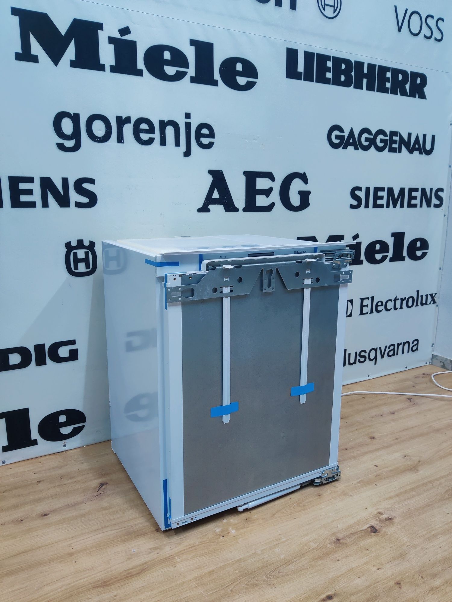 Вбудована морозильна камера під стільницю! MIELE™FN30402i No Frost!